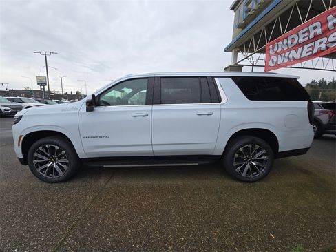 New 2026 Chevrolet Suburban High Country image 6