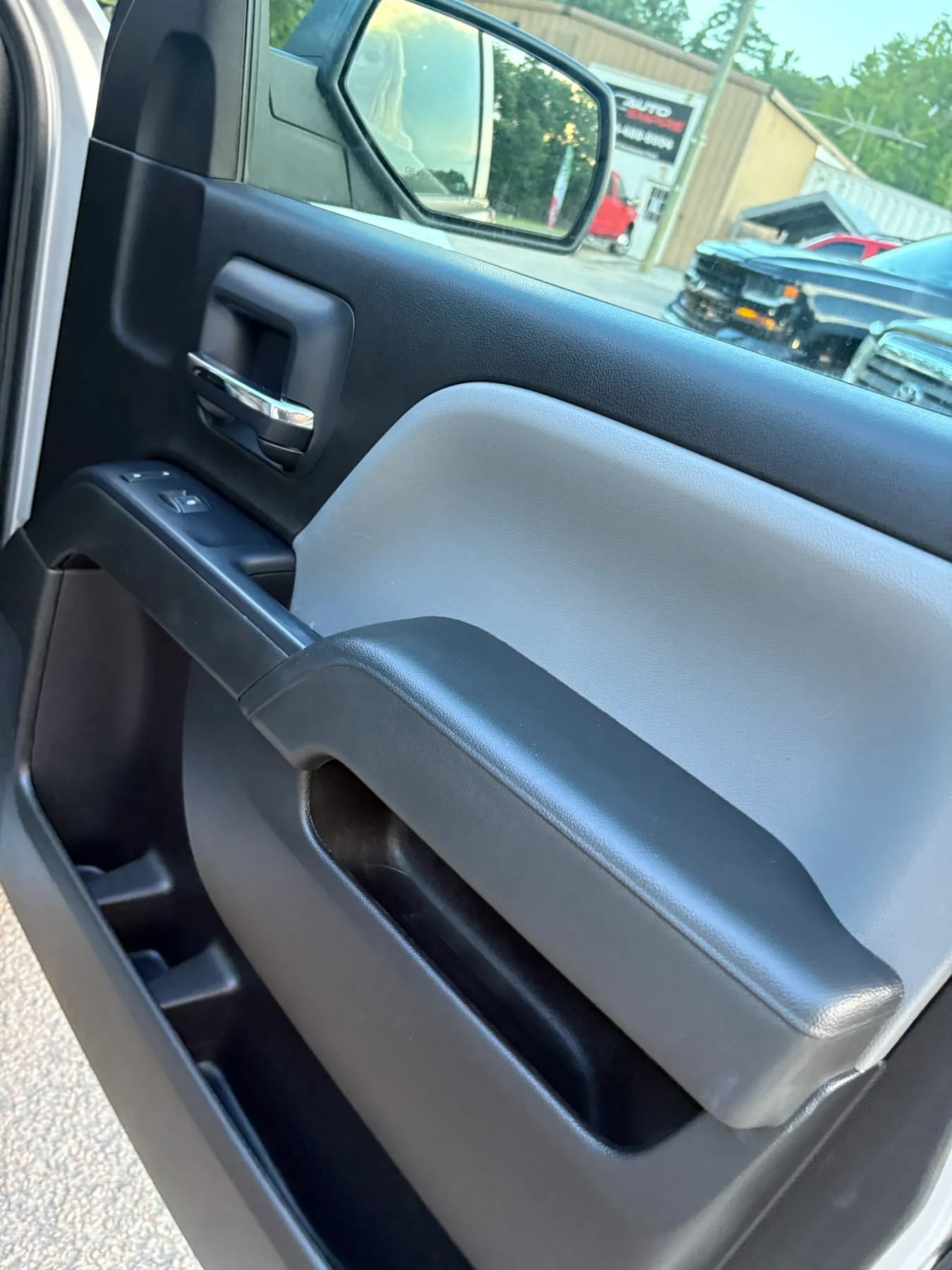 Used 2019 Chevrolet Silverado 1500 Custom w/ Custom Convenience Package AWD/4WD image 27