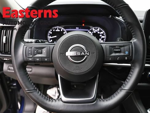 Used 2025 Nissan Pathfinder SV FWD image 10