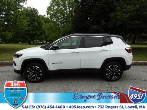 Used 2023 Jeep Compass Limited AWD/4WD image 2