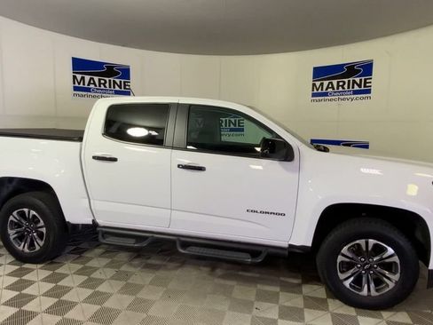 Used 2022 Chevrolet Colorado Z71 AWD/4WD image 3