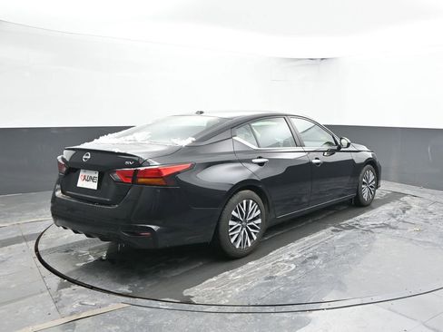 Used 2024 Nissan Altima 2.5 SV image 12