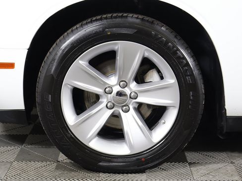 Used 2023 Dodge Challenger SXT image 18