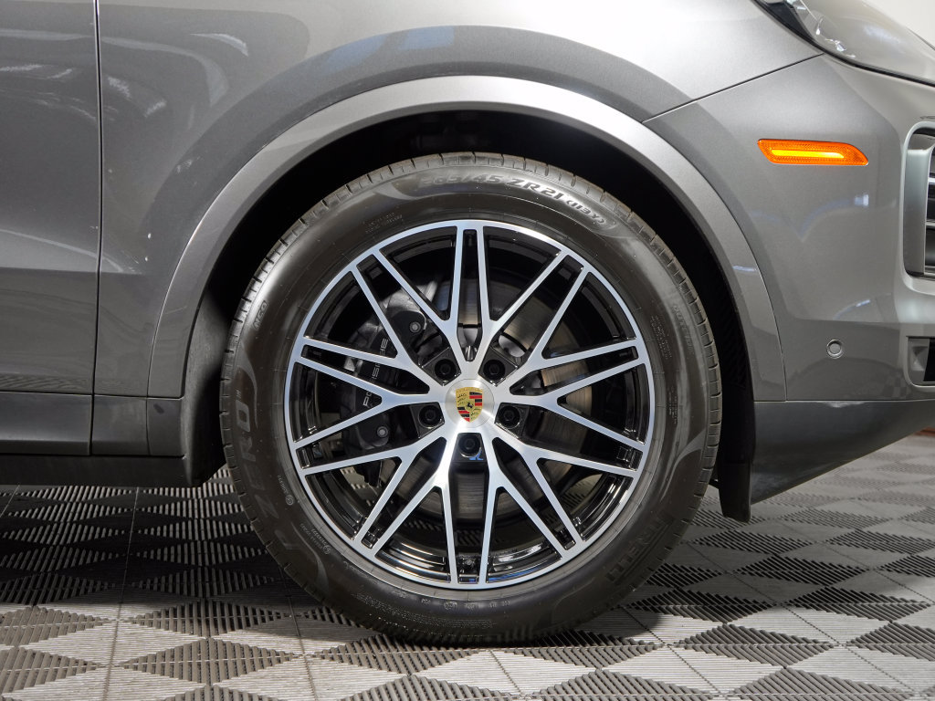 Certified 2024 Porsche Cayenne Coupe w/ Premium Package Plus AWD/4WD image 16