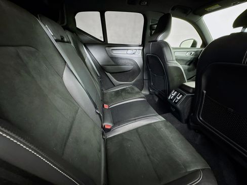 Used 2020 Volvo XC40 T5 R-Design image 26