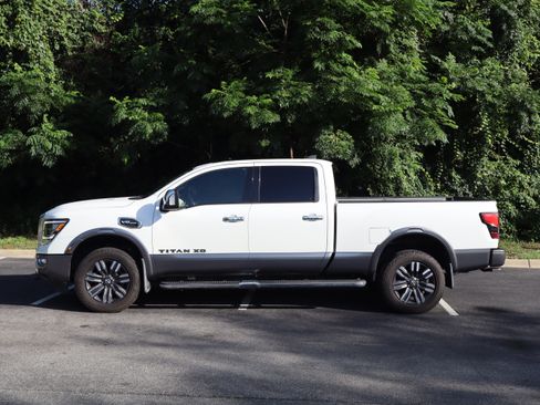 Used 2023 Nissan Titan Platinum Reserve w/ Moonroof Package AWD/4WD image 6