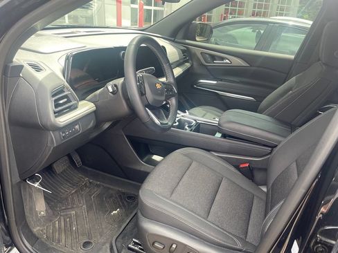 Used 2025 Chevrolet Traverse LT w/ Sun and Wheel Package AWD/4WD image 7