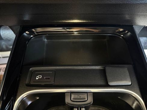 Used 2020 Mercedes-Benz GLB 250 4MATIC image 28