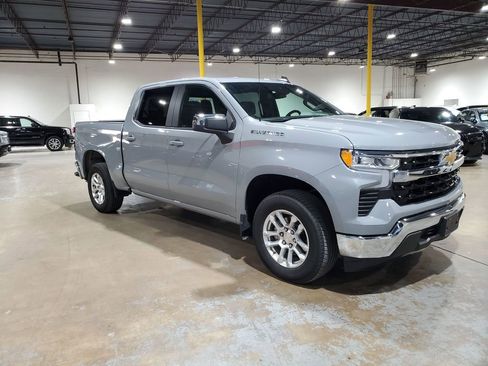 Used 2024 Chevrolet Silverado 1500 LT RWD image 14