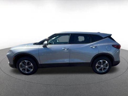 Used 2025 Chevrolet Blazer LT FWD image 8