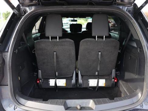 Used 2017 Ford Explorer XLT w/ Equipment Group 201A FWD image 10