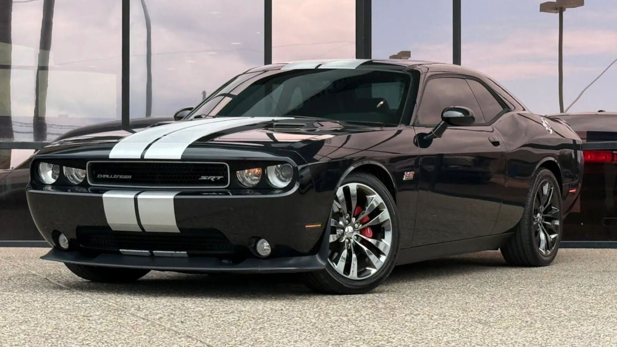 Used 2013 Dodge Challenger SRT8 w/ Harman Kardon Audio Group RWD image 2