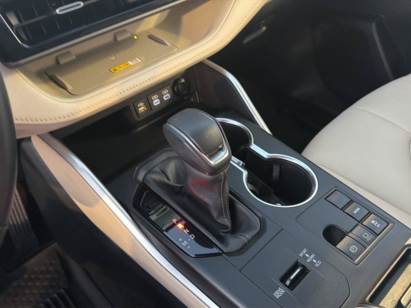 Used 2023 Toyota Highlander XLE FWD image 28