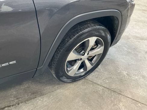 Used 2021 Jeep Cherokee Limited AWD/4WD image 17