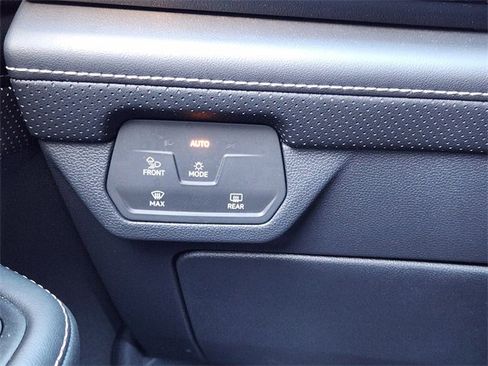 Used 2024 Volkswagen Atlas Cross Sport SEL R-Line image 23