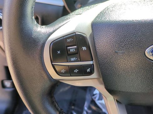 Used 2023 Ford Explorer XLT image 17