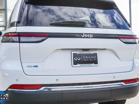 Used 2024 Jeep Grand Cherokee Limited 4xe AWD/4WD image 11
