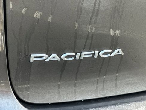 Used 2022 Chrysler Pacifica Touring-L image 52