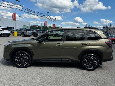 Used 2025 Subaru Forester Limited AWD/4WD image 4