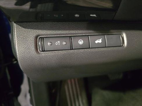 Used 2025 Nissan Pathfinder SV AWD/4WD image 27