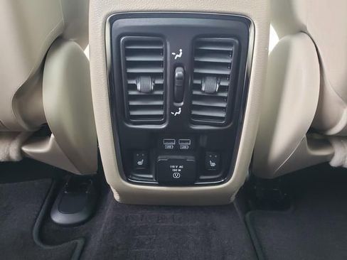 Used 2017 Jeep Grand Cherokee Limited w/ Luxury Group II AWD/4WD image 17