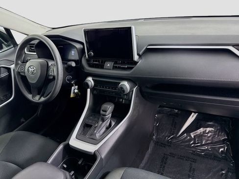 Certified 2025 Toyota RAV4 LE image 27