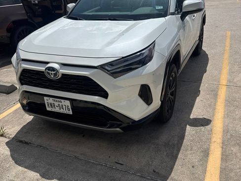 Used 2022 Toyota RAV4 SE AWD/4WD image 1