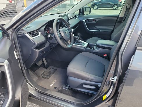 Used 2021 Toyota RAV4 LE FWD image 12