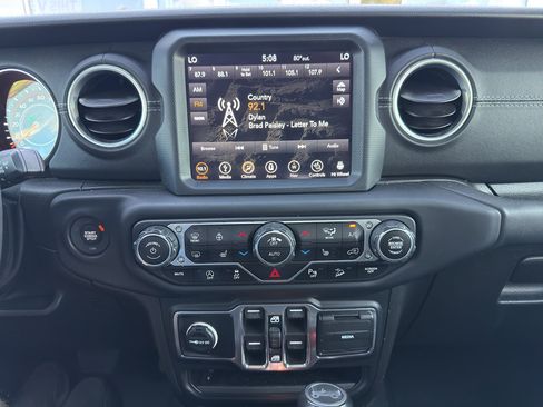 Used 2018 Jeep Wrangler Unlimited Sahara w/ Quick Order Package 24M Moab AWD/4WD image 21
