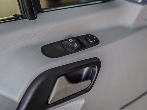 Used 2018 Mercedes-Benz Sprinter 2500 image 46