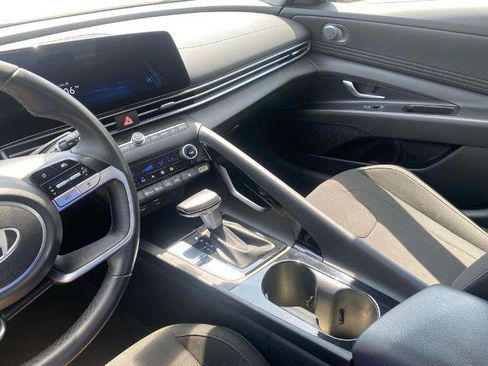 Used 2025 Hyundai Elantra SEL FWD image 24