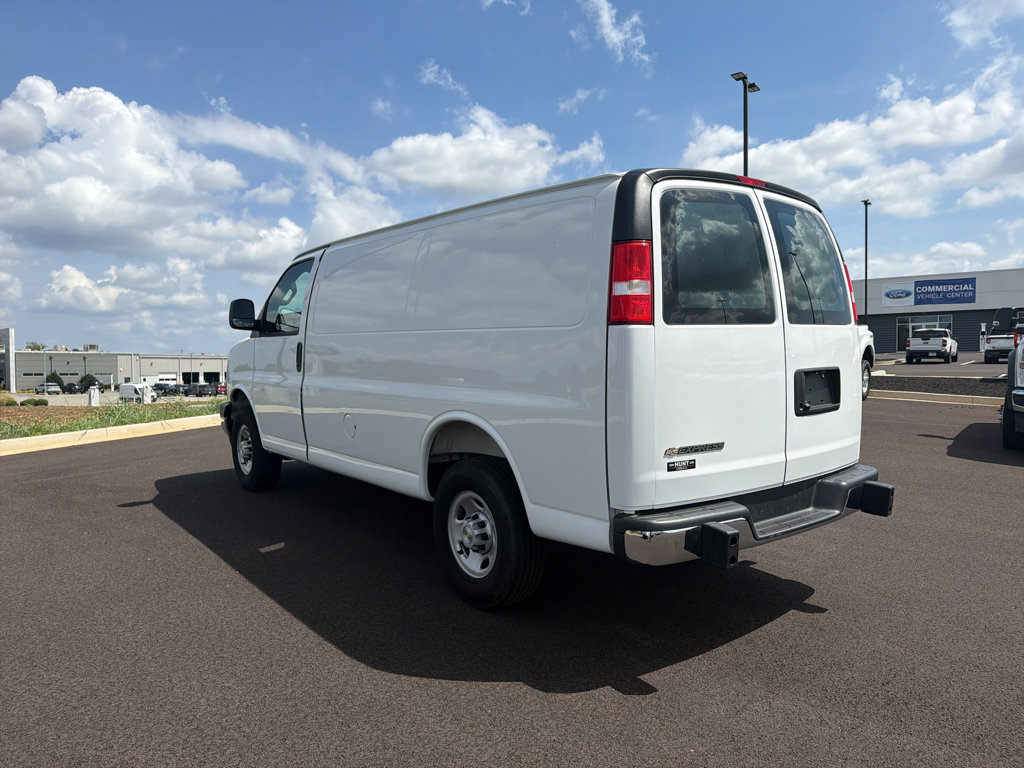 Used 2025 Chevrolet Express 2500 w/ Driver Convenience Package RWD image 7