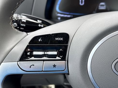 Certified 2025 Hyundai Elantra Sport image 20