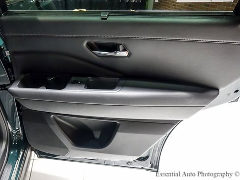 Used 2023 Nissan Pathfinder SL image 32