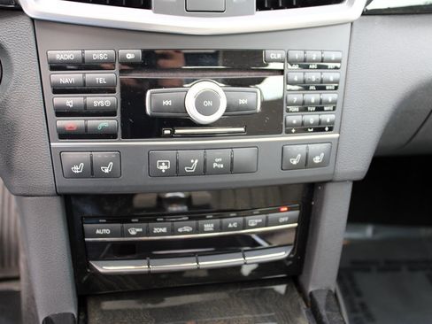 Used 2011 Mercedes-Benz E 550 4MATIC Sedan image 26