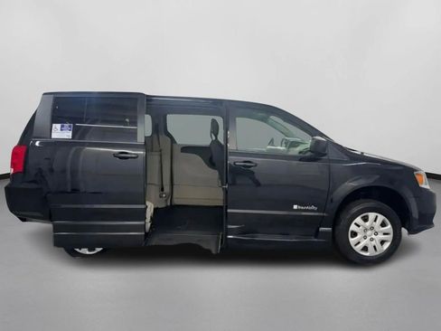Used 2018 Dodge Grand Caravan SE FWD image 11