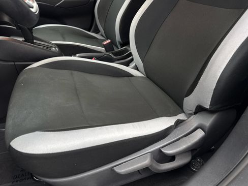Used 2025 Nissan Versa S w/ Trunk Package FWD image 33