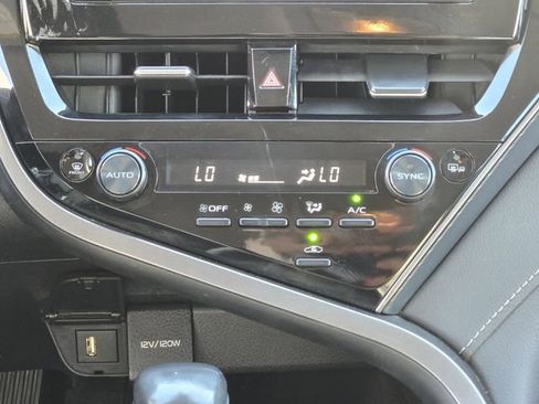 Used 2024 Toyota Camry SE image 16