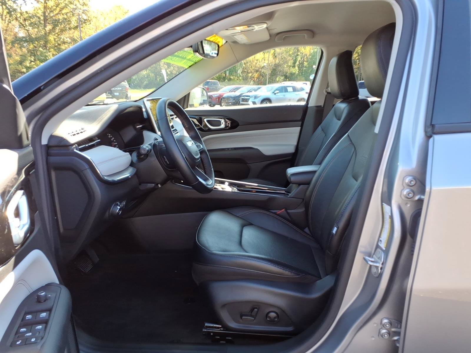 Certified 2022 Jeep Compass Limited AWD/4WD image 13