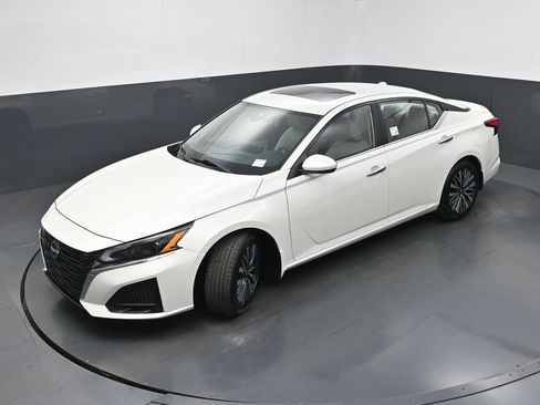 Used 2023 Nissan Altima 2.5 SV w/ SV Premium Package FWD image 34