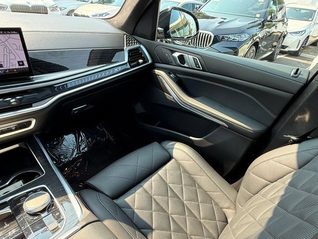 Used 2024 BMW X7 xDrive40i w/ M Sport Package AWD/4WD image 16