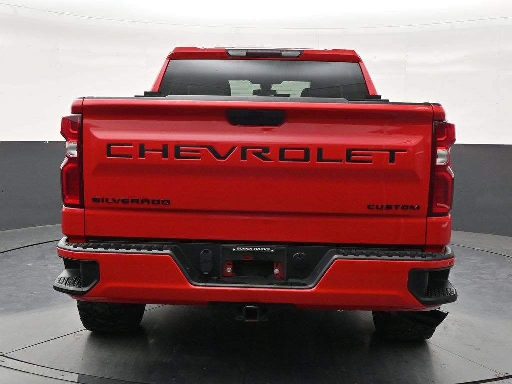 Used 2021 Chevrolet Silverado 1500 Custom w/ LPO, Blackout Package RWD image 4