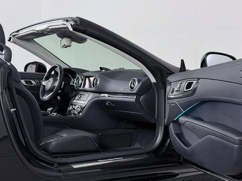 Used 2017 Mercedes-Benz SL 550 image 36