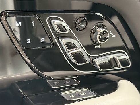 Used 2021 Land Rover Range Rover SV Autobiography Dynamic image 26