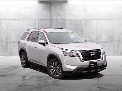Used 2025 Nissan Pathfinder SV AWD/4WD image 2
