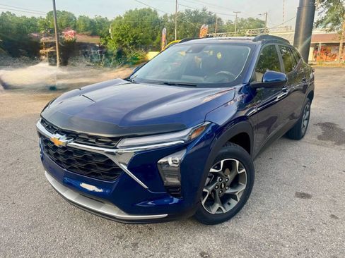 Used 2024 Chevrolet Trax LT w/ Driver Confidence Package FWD image 4