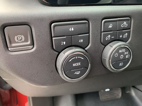 Used 2024 Chevrolet Silverado 2500 LT w/ All Star Edition AWD/4WD image 10
