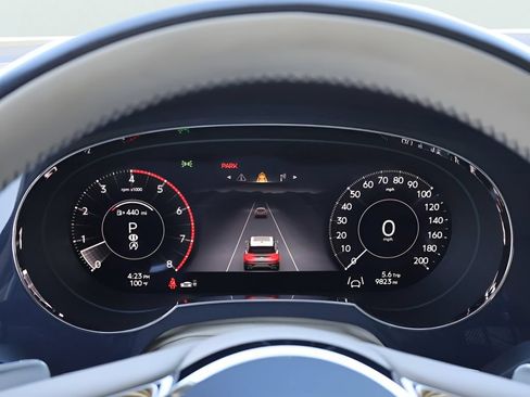 Used 2025 Bentley Bentayga Extended Wheelbase AWD/4WD image 31