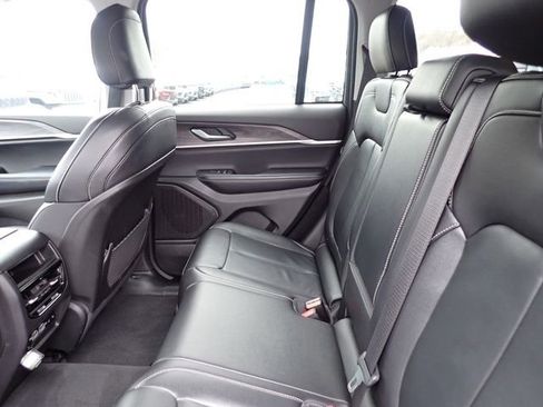 Used 2023 Jeep Grand Cherokee Limited image 14