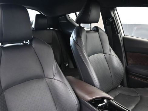 Used 2019 Toyota C-HR Limited FWD image 11